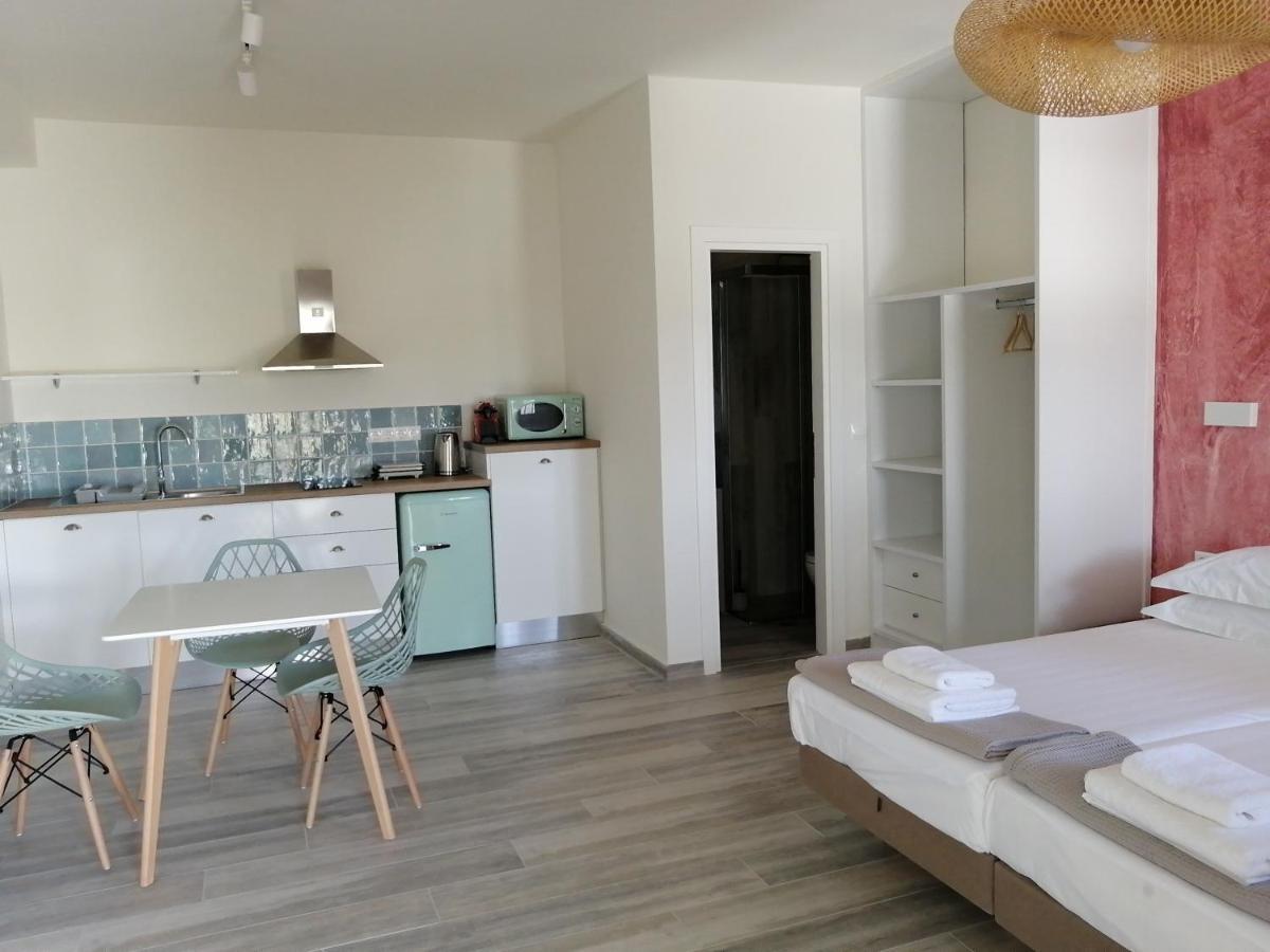 Villa Nena - Studio Suites カラミ エクステリア 写真